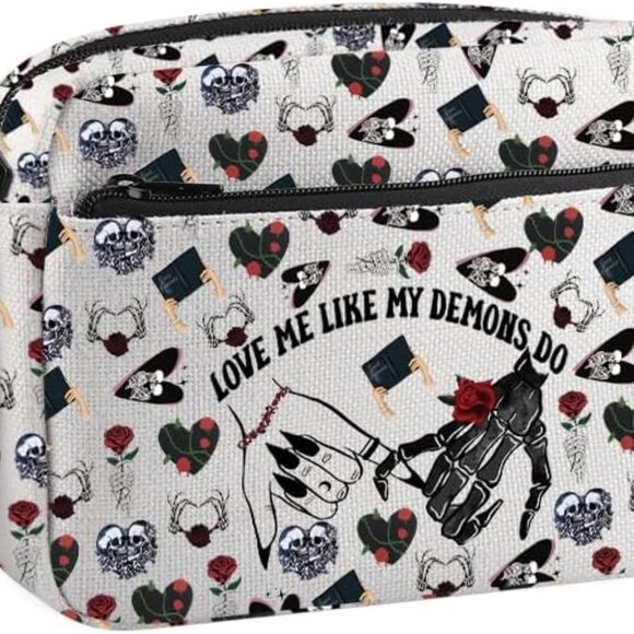 Unique Skull Hands Tote: Gothic Valentine Crossbody Purse for All Occasions - Picture 1 of 6